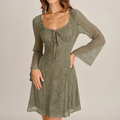 Vestido Mini De Encaje Floral Verde Con Cuello En V Y Mangas Campana