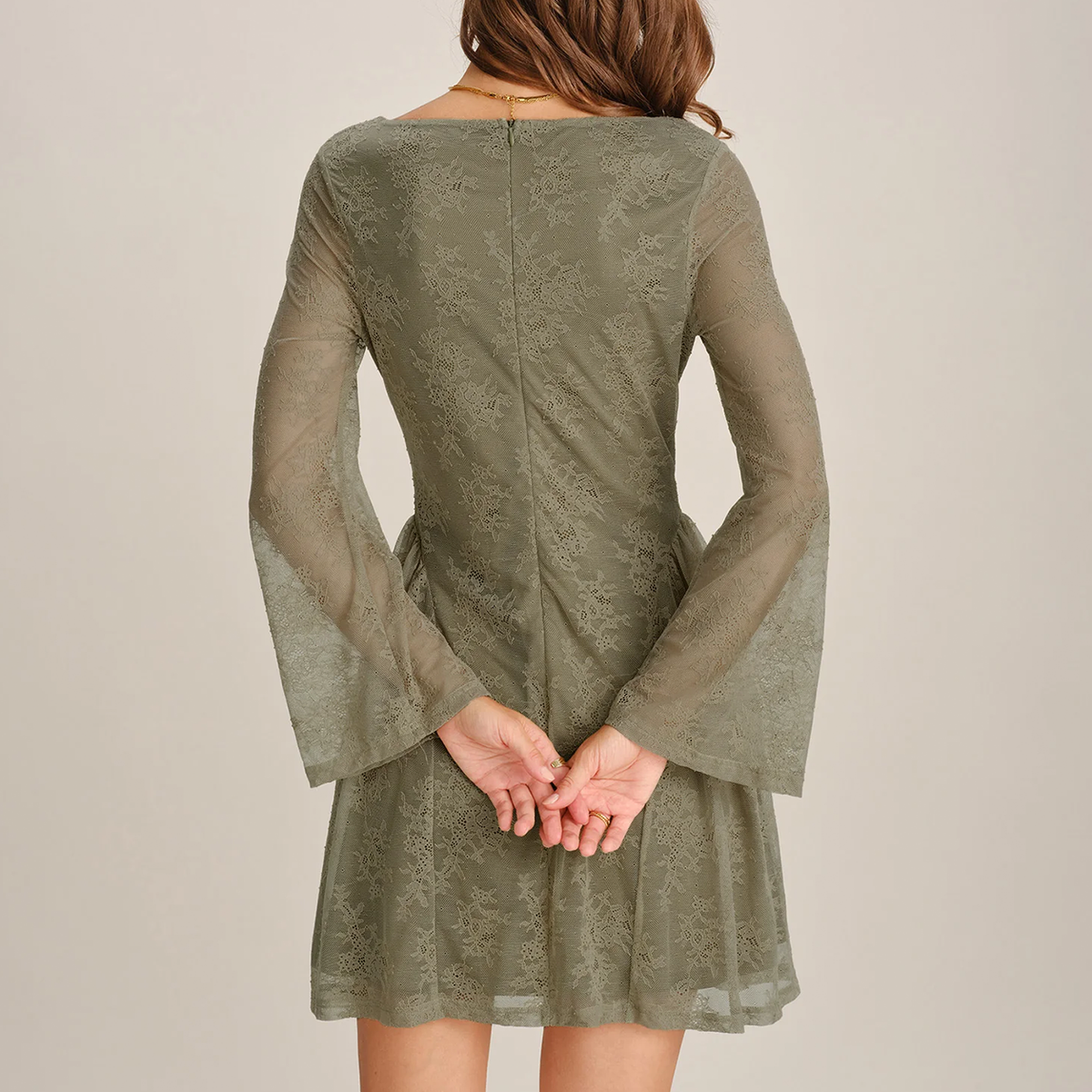 Vestido Mini De Encaje Floral Verde Con Cuello En V Y Mangas Campana