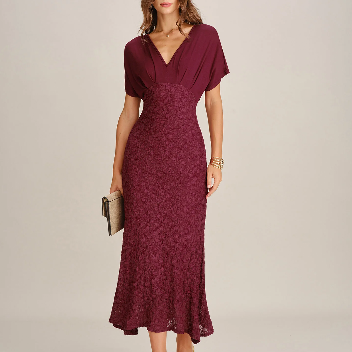 Vestido Largo De Encaje Bordo, Cuello En V Y Hombro Caído