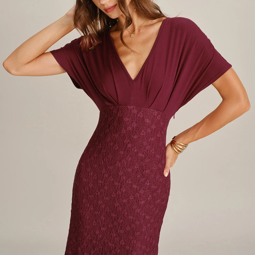 Vestido Largo De Encaje Bordo, Cuello En V Y Hombro Caído